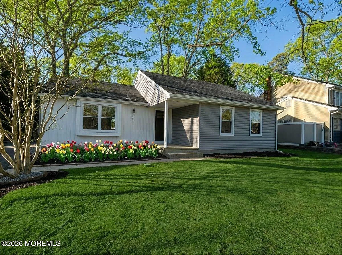 2365 Huckleberry Road photo 1