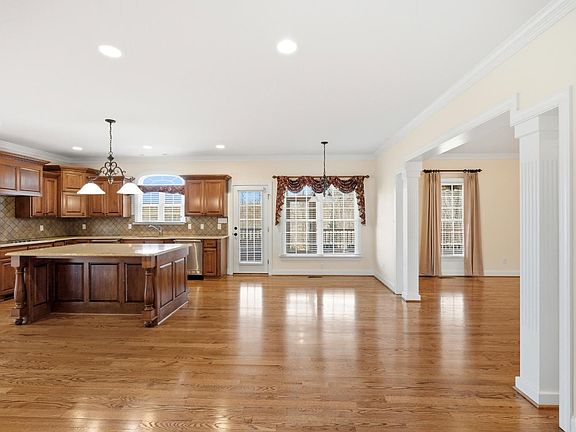 5th image of 1080 Remington Rd