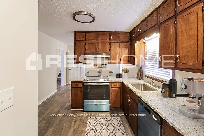 30 Allison Ct — Photo 3