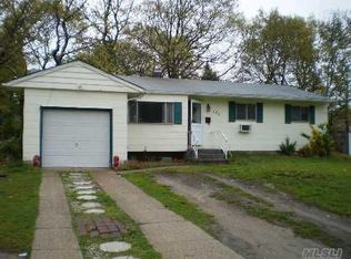 141 Wittberg St, Brentwood, NY 11717