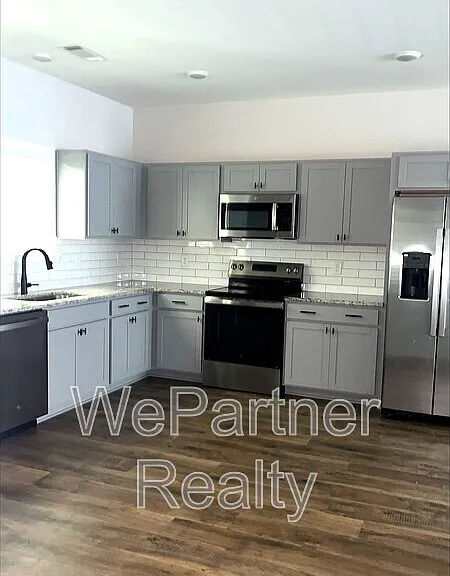 100 Crest Pointe — Photo 7