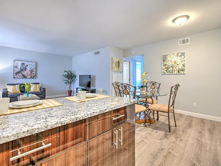 Pearl Cove Apartments — Photo 8