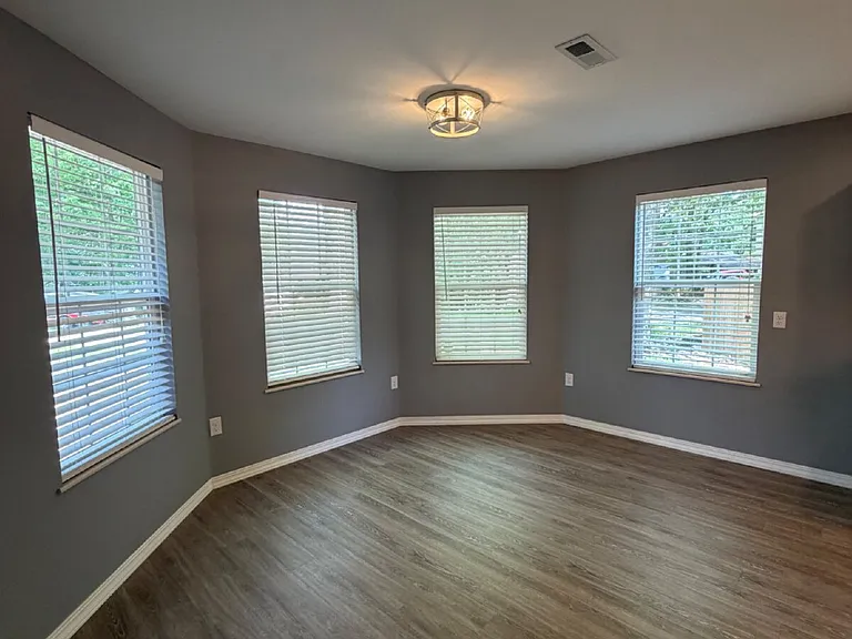 1270 Skyview Dr — Photo 5