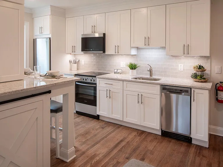 The Parkview at Polifly: In-Unit Washer & Dryer, Heat and Water Included, and Cat & Dog Friendly — Photo 16