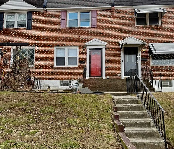 1074 N Academy Ave — Photo 1