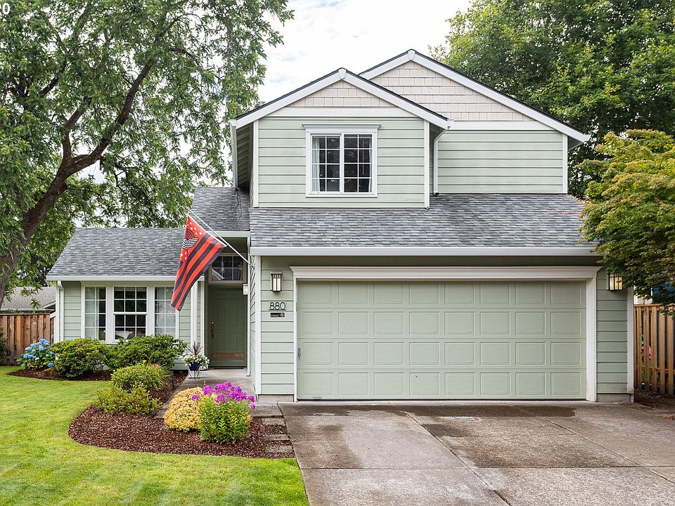1st image of 880 NE Eaglenest Ct