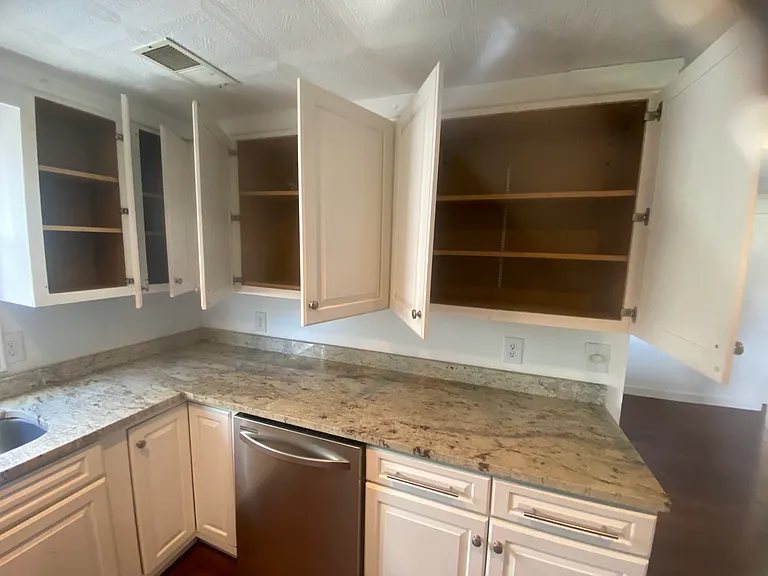356 Oak St — Photo 4