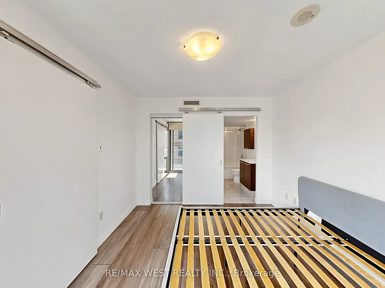 38 Grenville St #1203 — Photo 13