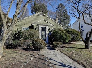 395 Mount Pleasant Ave, Providence, RI 02908