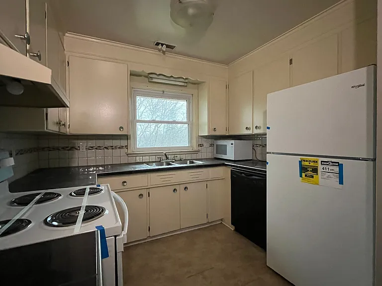 446 Riverside Dr #3 — Photo 3