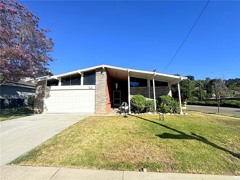 3528 Castle Rock Rd — Photo 1