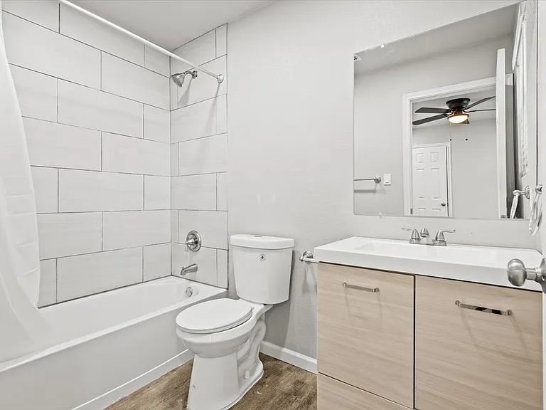 313 Nagel St — Photo 7