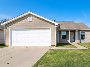 1101 Edinburg Dr, Yukon, OK 73099