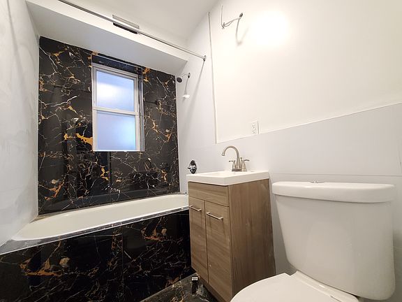 4th image of 104 Baldwin Ave #3E