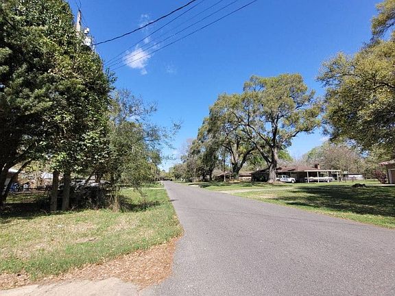 5th image of 649 W Magnolia Dr