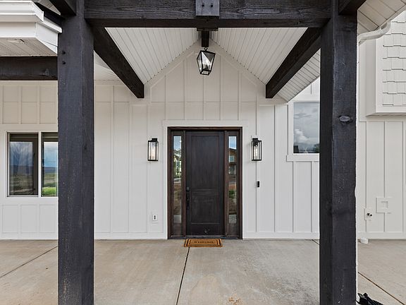 3rd image of 139 Lavender Ln