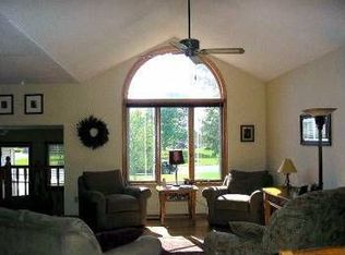 31152 Cedar Ridge Dr, Lindstrom, MN 55045