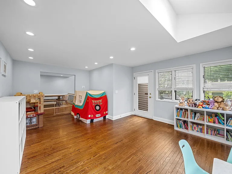 22 Pamrapo Ct W — Photo 16