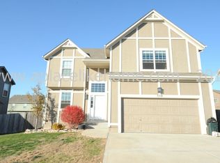 538 E Skylark St, Gardner, KS 66030