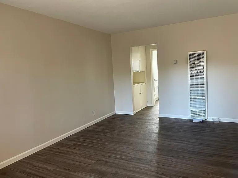 15339 California Ave — Photo 2