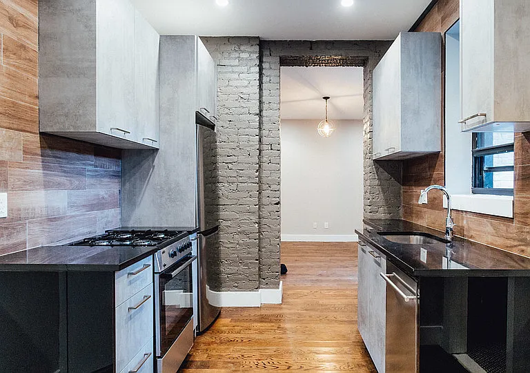 206 Scholes St #9 — Photo 1
