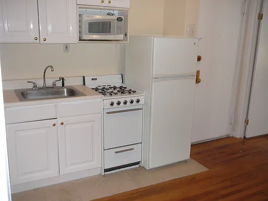 Rented by Kings Court Real Estate | media 41