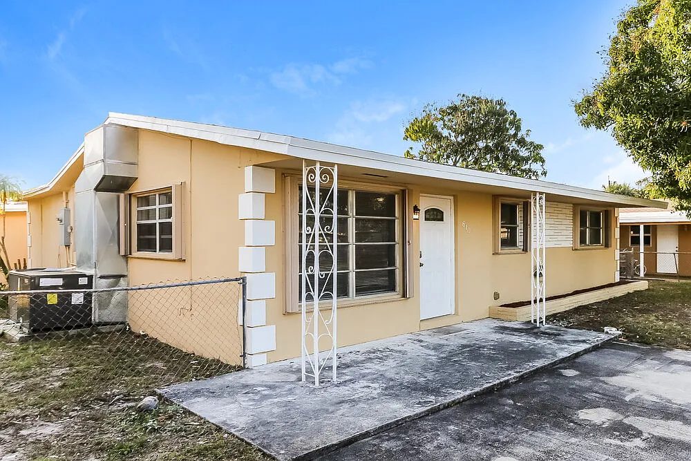 2 bed, 2.0 bath, 1341 sqft, $3,765 — Photo 4