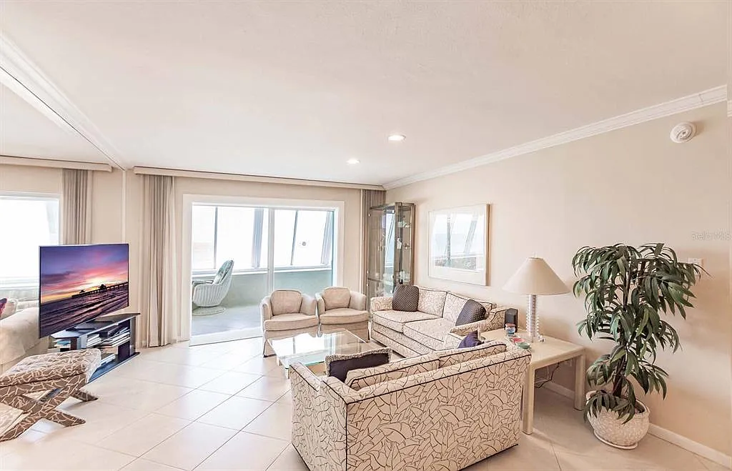 2 bed, 2.0 bath, 1163 sqft, $5,700 — Photo 2