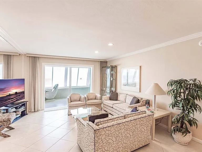 1055 W Peppertree Dr #802AA — Photo 2