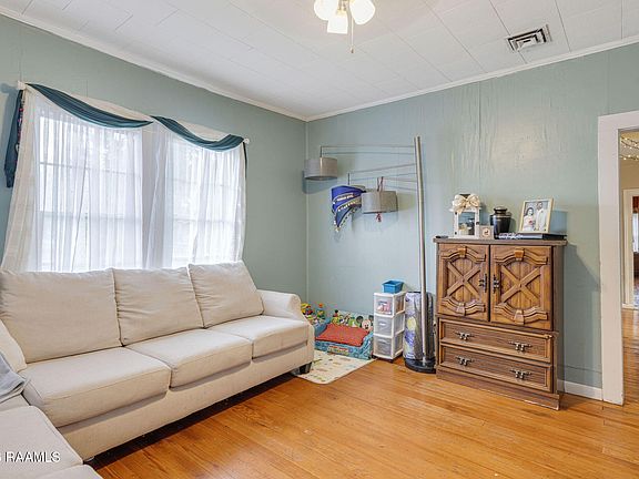 3rd image of 309 Claire St