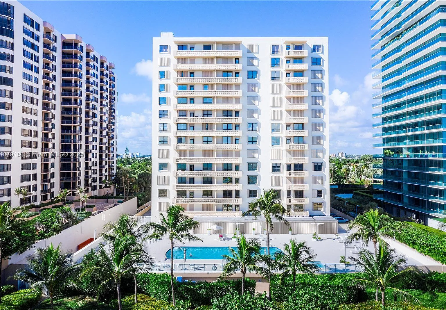 The Plaza Of Bal Harbour — Photo 1
