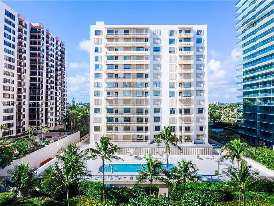 10185 Collins Ave #917