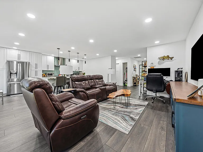 10908 SE Hobart St — Photo 10