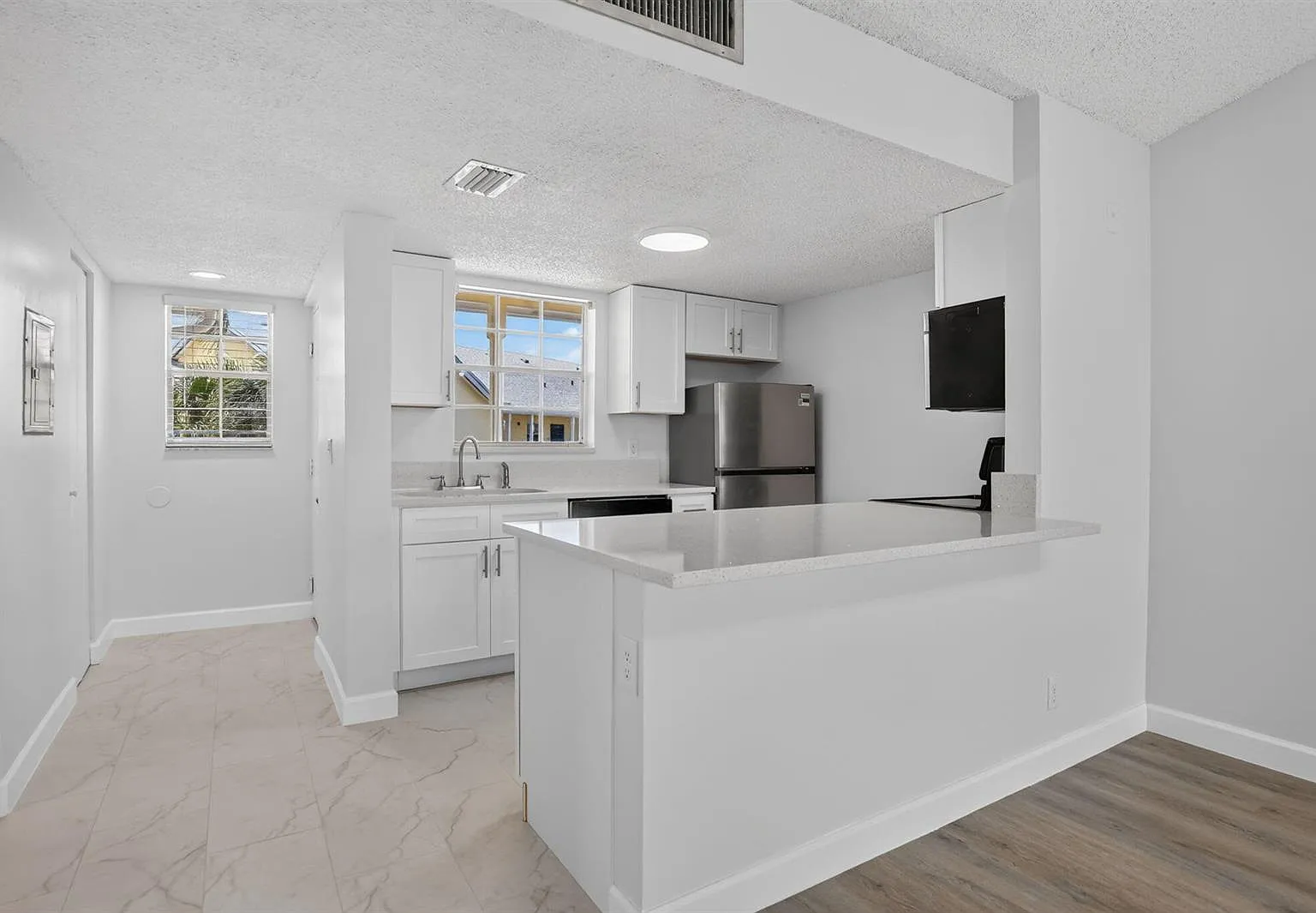 2 bed, 2.0 bath, 981 sqft, $2,950 — Photo 3