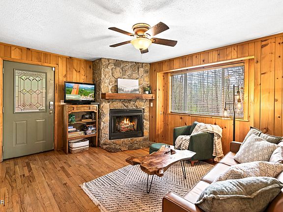 4th image of 209 Teaberry Ln