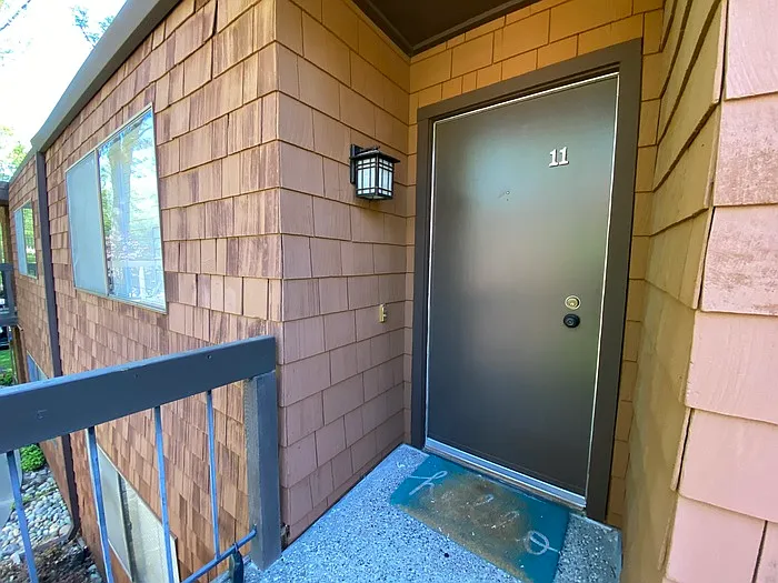 2 bed, 1.5 bath, 962 sqft, $1,795 — Photo 2