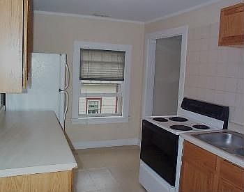 2nd image of 515 Van St