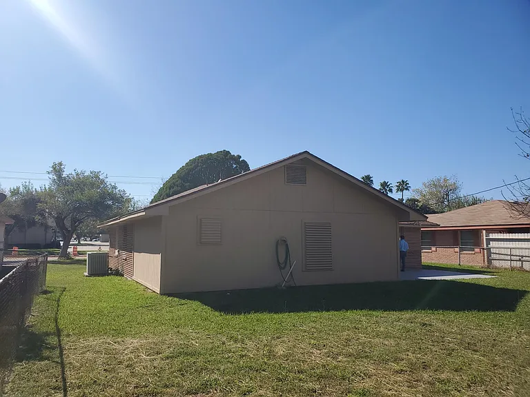 2313 Haine Dr — Photo 4