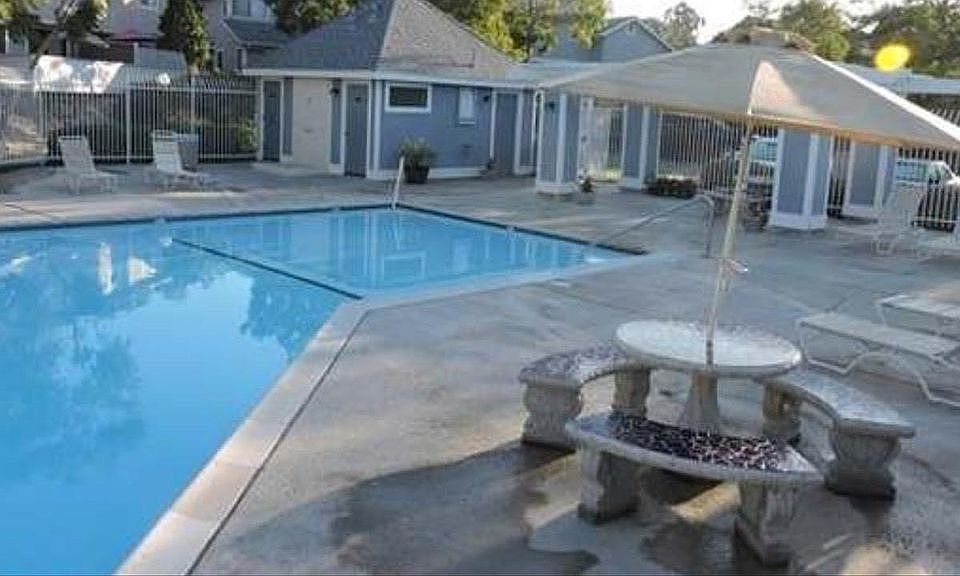 2nd image of 384 Windjammer Cir