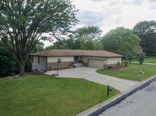 1204 Bridle Spur Ct, Waverly, IA 50677
