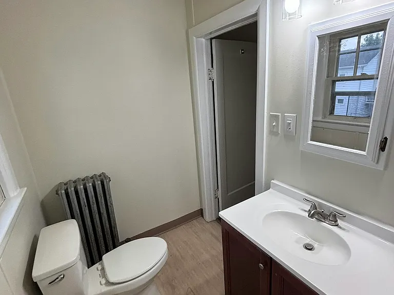 365 N Maple Ave — Photo 2