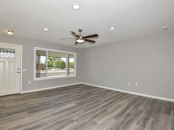 3rd image of 10310 W Sombrero Cir