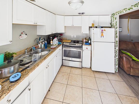 4th image of 2622 W Clearwater Ave