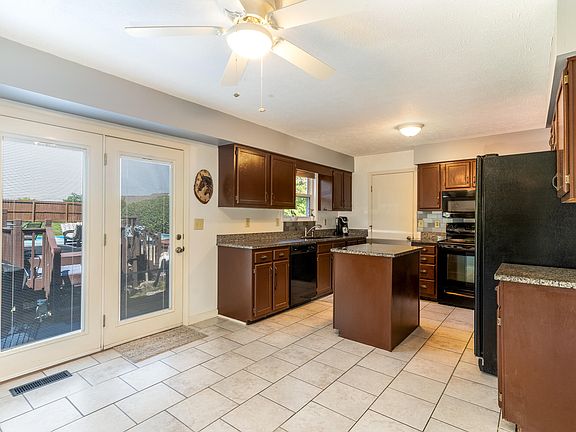 4th image of 6049 Tosha Dr
