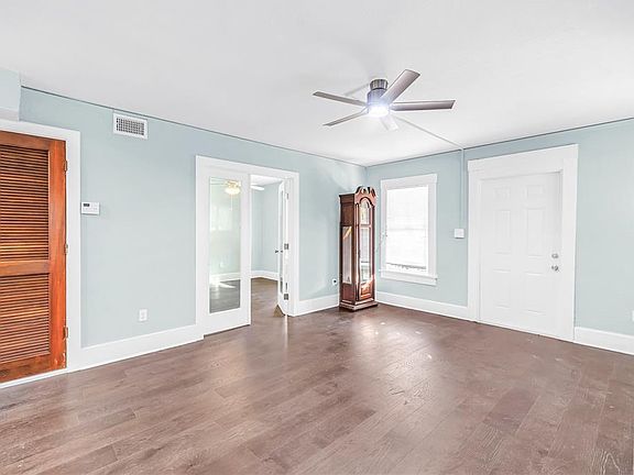 4th image of 1012 GRANVILLE COURT N