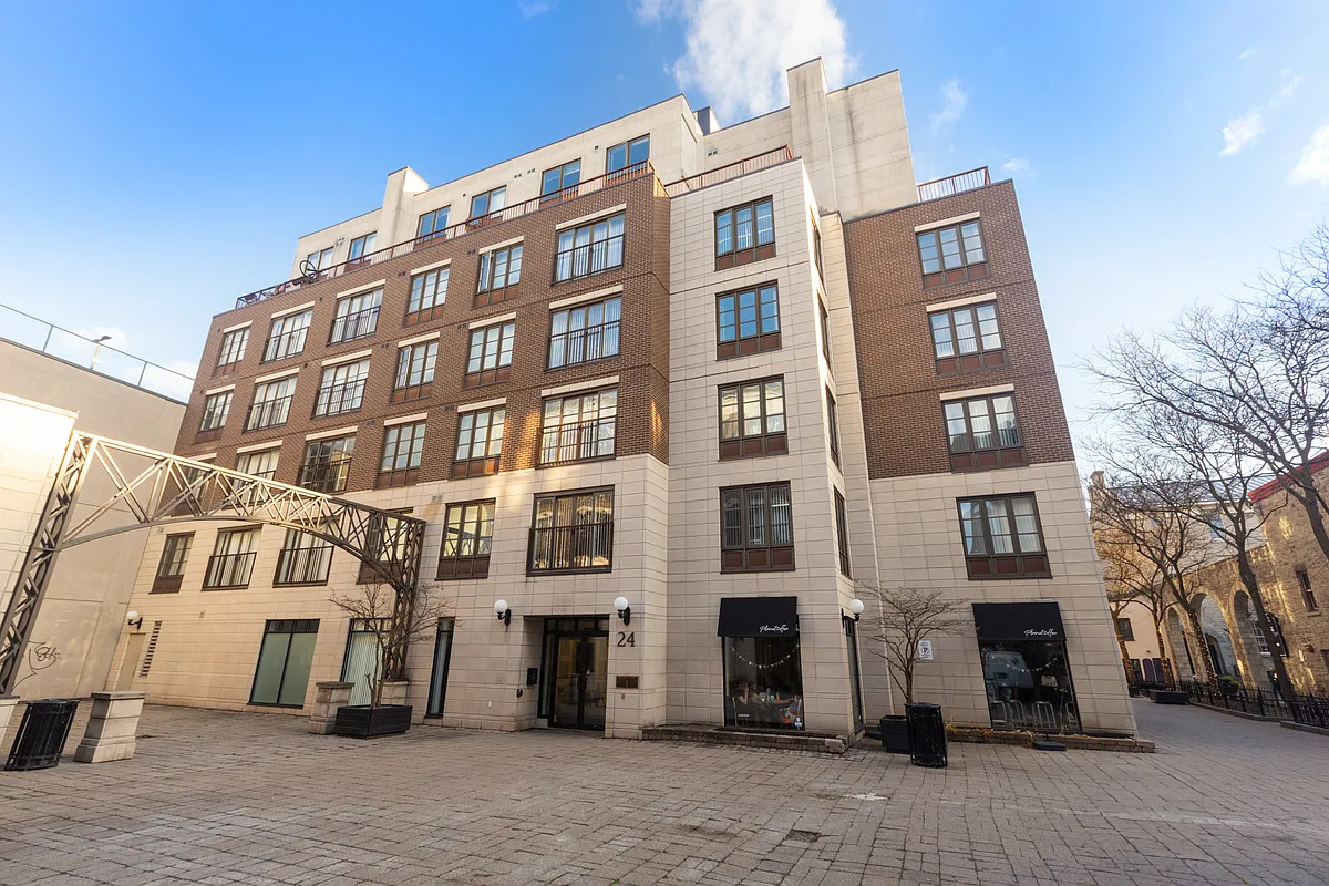 Building Photo - Clarendon Lanes