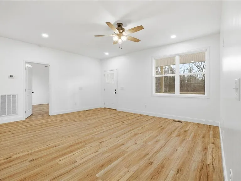 939 Nichols Rd — Photo 8