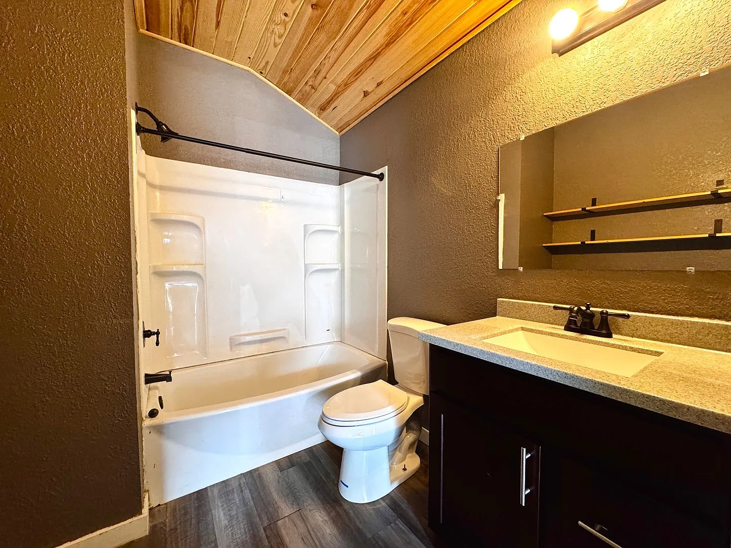 1 Bed/1 Bath Tiny Home Sulphur Rock — Photo 3