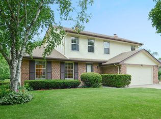 1027 Juniper Pkwy, Libertyville, IL