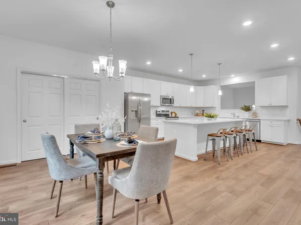 205 Featherstone Rd, Pasadena, MD 21122